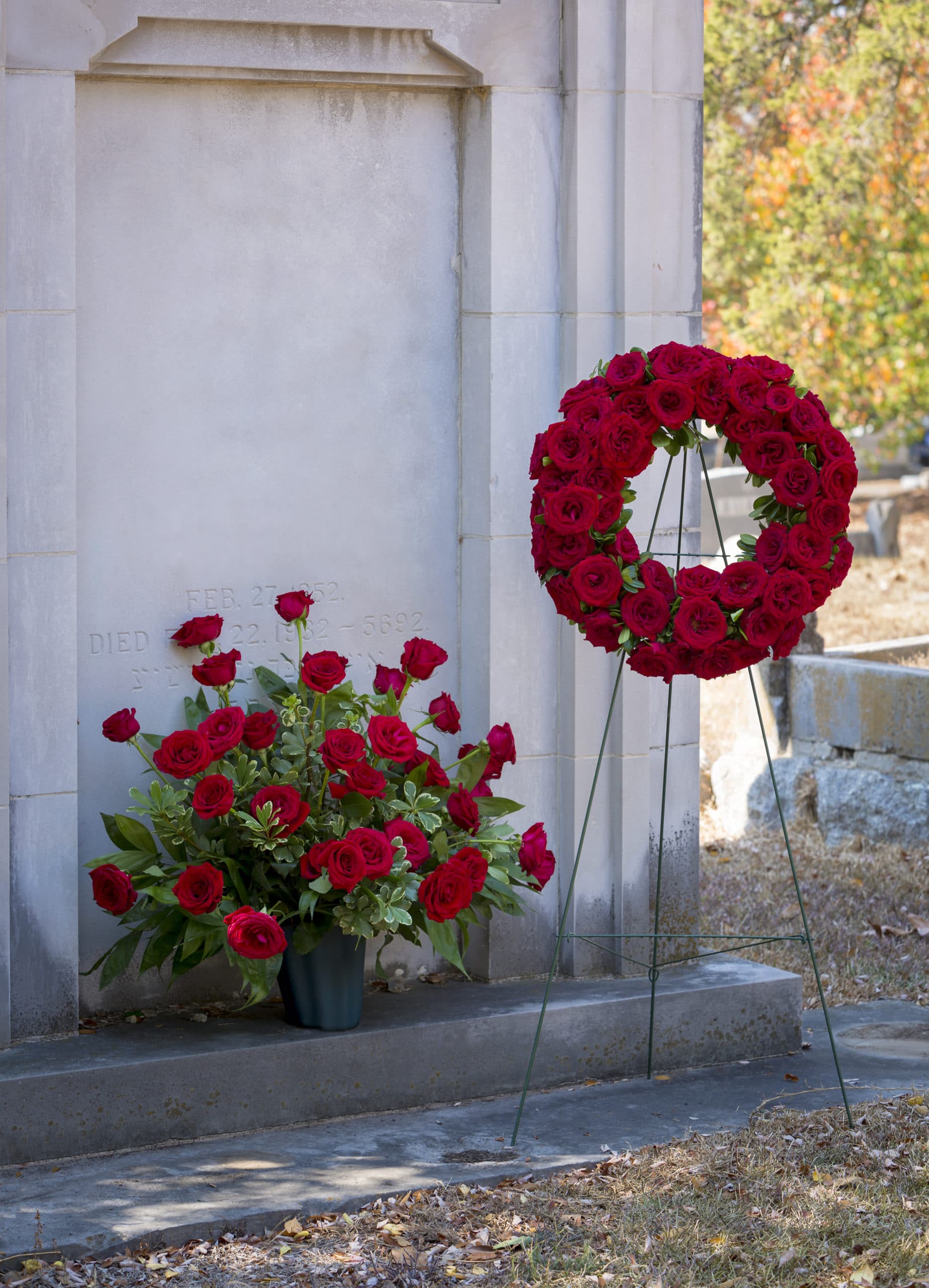 https://cdn.shopify.com/s/files/1/0016/7100/4263/files/funeral_regalrose_altarpiece3.jpg?v=1730406033