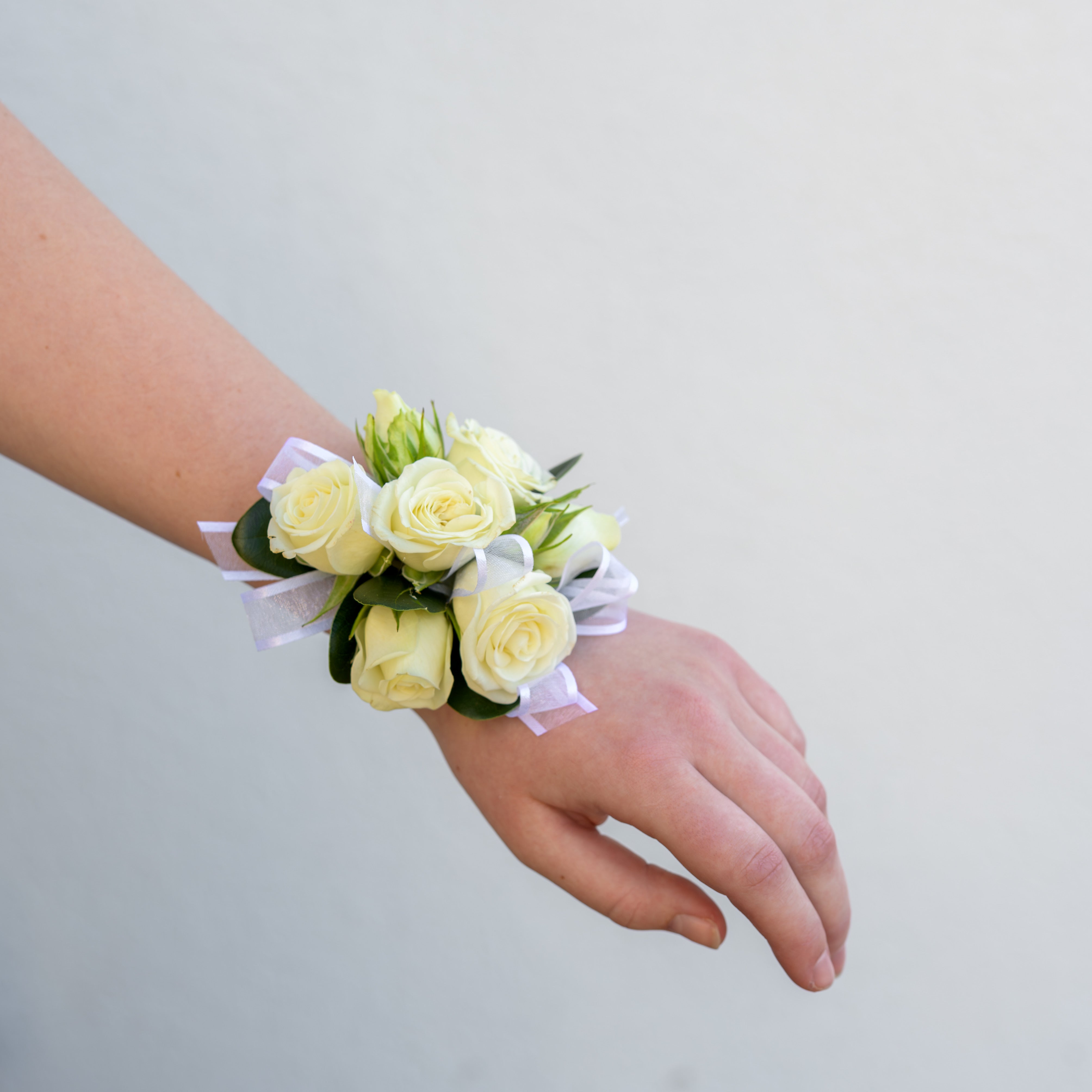 How to Choose the Perfect Prom Corsage, Nosegay, or Boutonniere