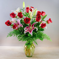 https://cdn.shopify.com/s/files/1/0016/7100/4263/files/LILIES_ROSES-2.jpg?v=1738376333
