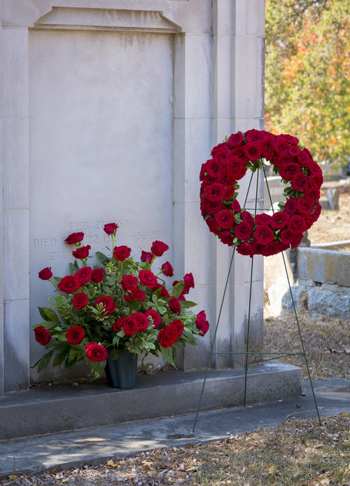 https://cdn.shopify.com/s/files/1/0016/7100/4263/files/funeral_regalrose_altarpiece3.jpg?v=1730406033