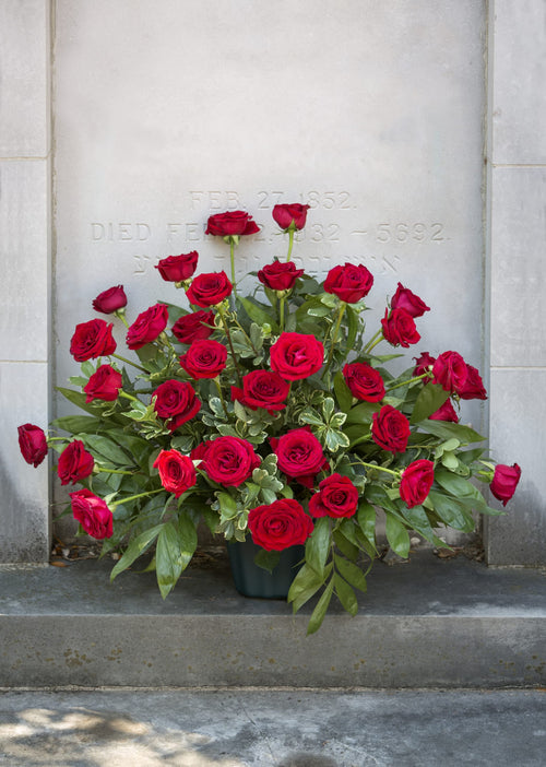 https://cdn.shopify.com/s/files/1/0016/7100/4263/files/funeral_regalrose_altarpiece.jpg?v=1730406033